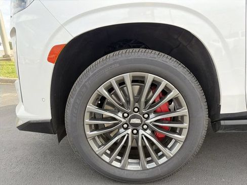 Used 2023 Cadillac Escalade V AWD/4WD image 16
