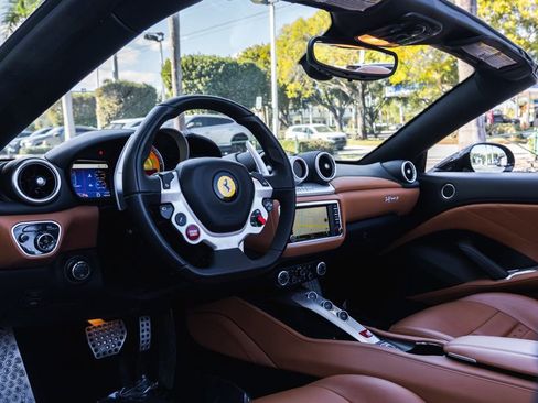 Used 2017 Ferrari California T image 15