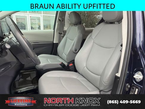 Used 2024 Toyota Sienna XLE w/ XLE Plus Package FWD image 5