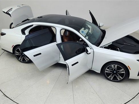 Used 2023 BMW i7 xDrive60 image 84