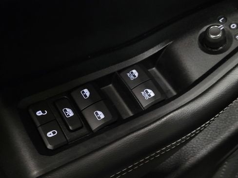 Used 2023 Jeep Grand Cherokee Laredo image 27