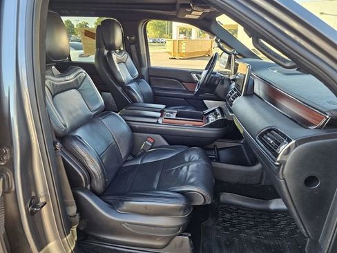Used 2021 Lincoln Navigator Reserve w/ Luxury Package image 27