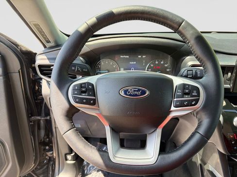 Used 2022 Ford Explorer Limited w/ Equipment Group 301A AWD/4WD image 33