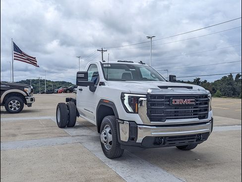 New 2026 GMC Sierra 3500 Pro w/ Convenience Package AWD/4WD image 5