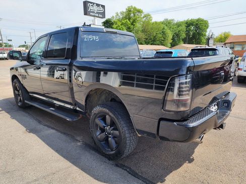 Used 2019 RAM 1500 Classic SLT w/ Black Appearance Group AWD/4WD image 5