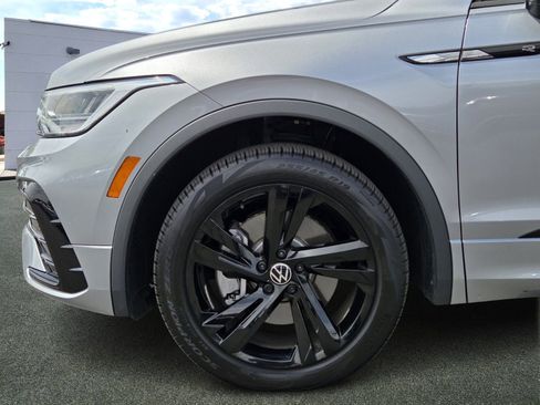 Used 2024 Volkswagen Tiguan SE R-Line image 5