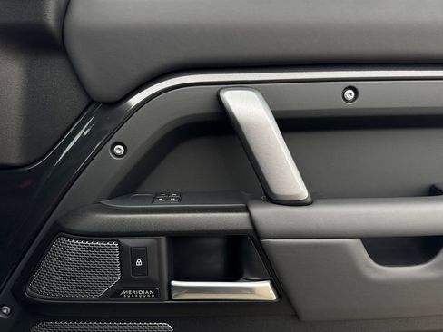 Used 2023 Land Rover Defender 90 V8 image 20