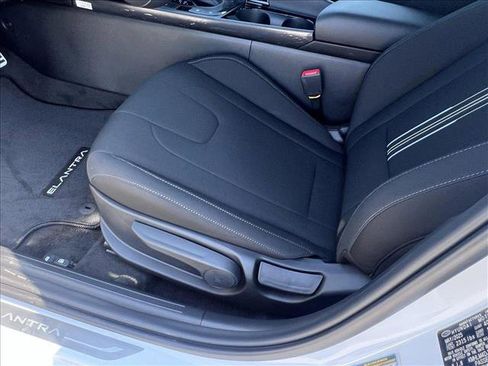 New 2025 Hyundai Elantra SEL image 4