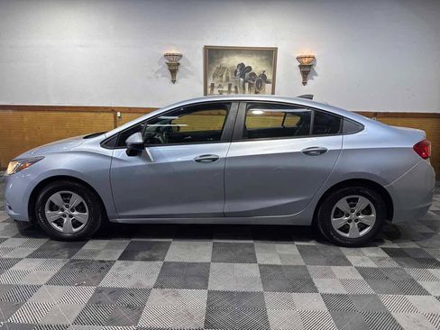 Used 2017 Chevrolet Cruze LS FWD image 2