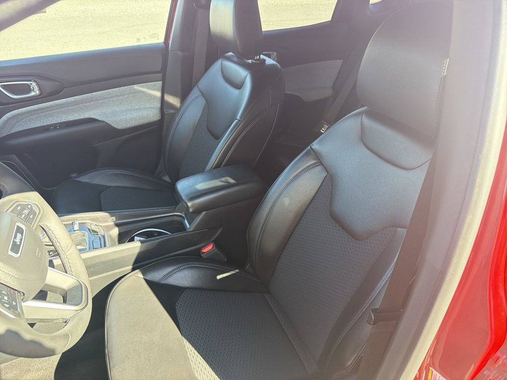 Used 2023 Jeep Compass Latitude w/ Convenience Group AWD/4WD image 18