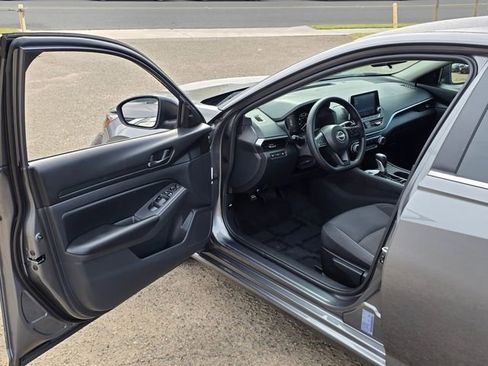Used 2025 Nissan Altima 2.5 S FWD image 37