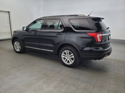 Used 2018 Ford Explorer XLT w/ Equipment Group 202A image 3