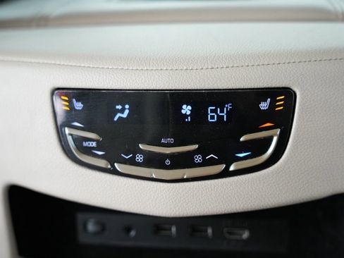 Used 2018 Cadillac Escalade Premium Luxury RWD image 42