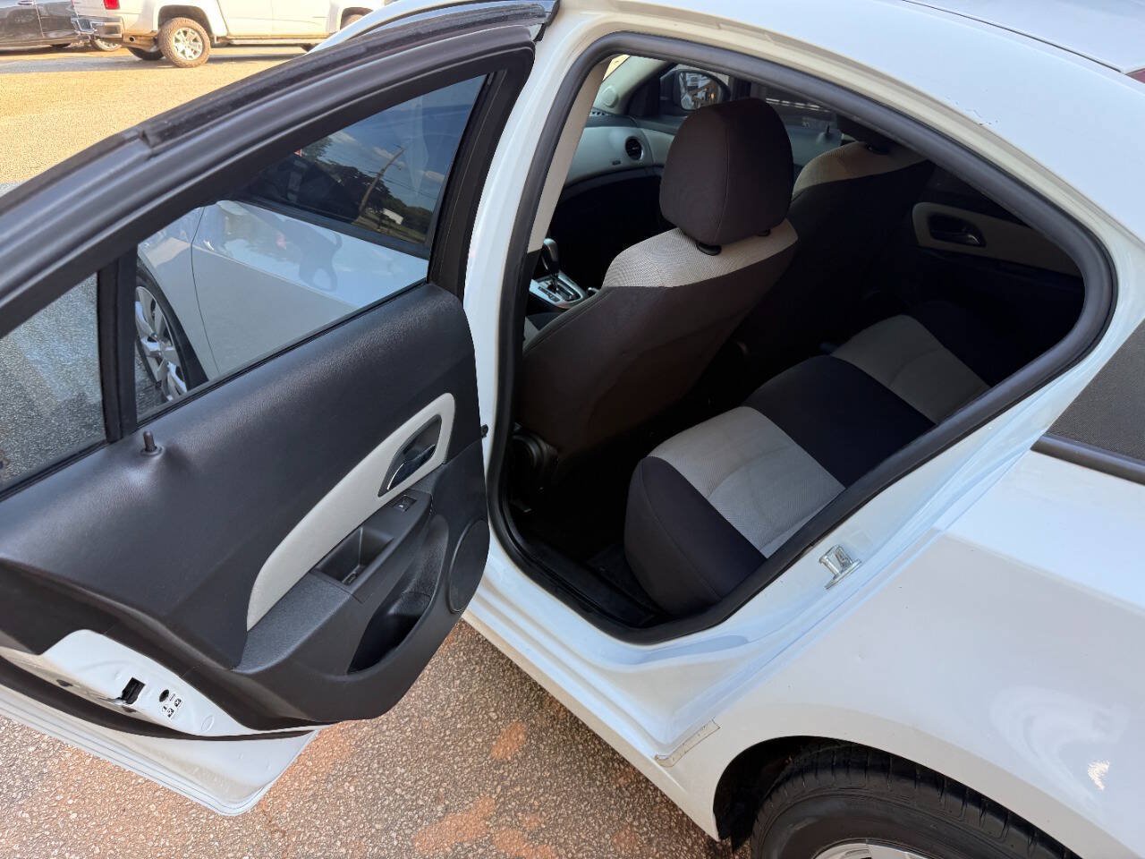 Used 2015 Chevrolet Cruze LS FWD image 12