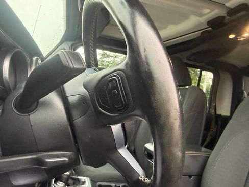 Used 2020 Jeep Gladiator Overland AWD/4WD image 22