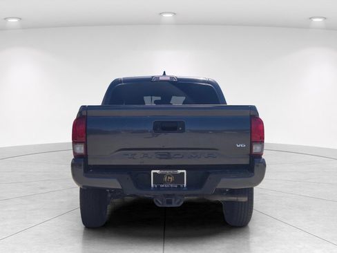 Used 2019 Toyota Tacoma TRD Sport w/ Technology Package RWD image 5