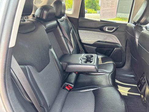 Used 2022 Jeep Compass Latitude w/ Convenience Group AWD/4WD image 24