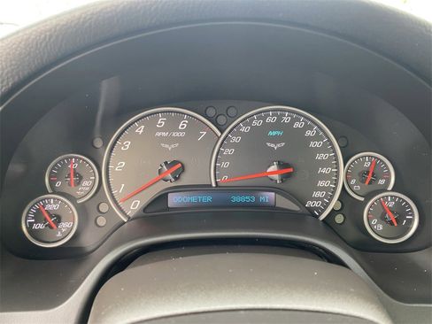 Used 2010 Chevrolet Corvette Coupe image 26