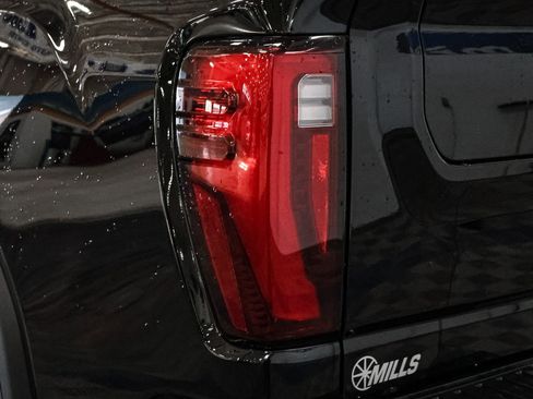 Used 2025 GMC Sierra 3500 Denali w/ Denali Reserve Package AWD/4WD image 15