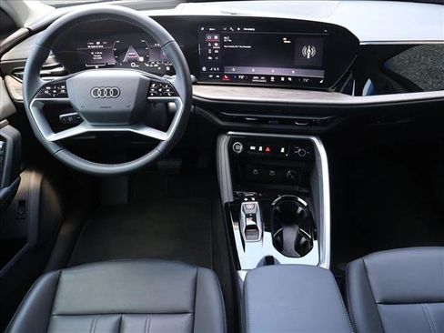 Used 2025 Audi Q5 Premium Plus w/ Premium Plus AWD/4WD image 23