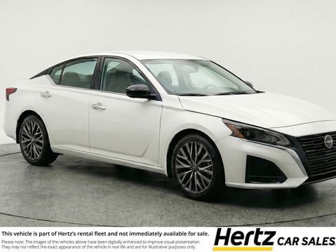 Used 2025 Nissan Altima 2.5 SV image 1