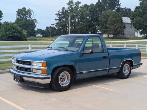 Used 1998 Chevrolet Silverado 1500 2WD Regular Cab w/ Preferred Equipment Group 2 image 1