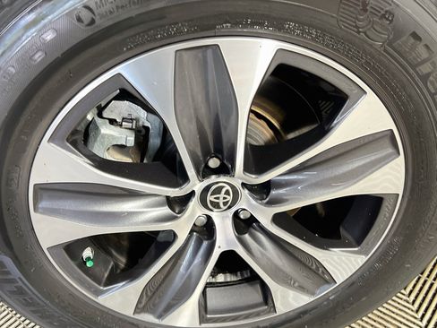 Used 2022 Toyota Highlander XLE FWD image 14