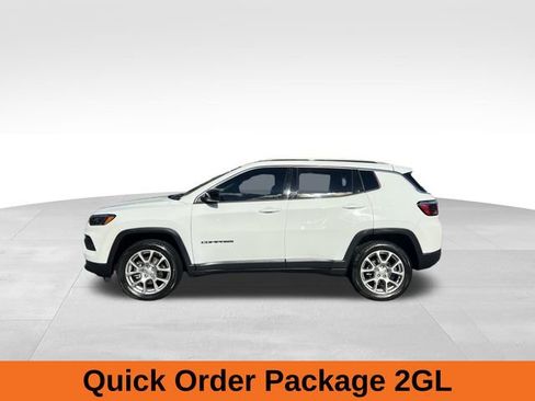 Used 2022 Jeep Compass Latitude w/ Sun and Sound Group image 2