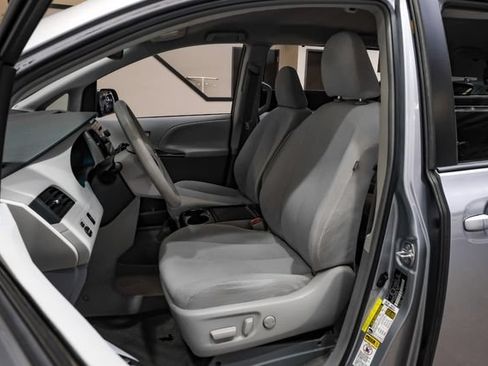 Used 2012 Toyota Sienna LE FWD image 35