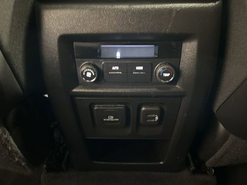 Used 2023 Chevrolet Traverse RS image 32