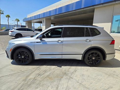 Used 2022 Volkswagen Tiguan SE R-Line FWD image 3