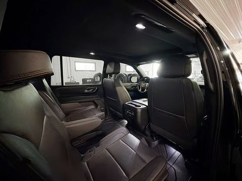 Used 2022 Chevrolet Suburban High Country AWD/4WD image 11