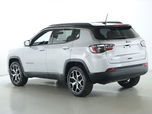 Used 2025 Jeep Compass Limited AWD/4WD image 39