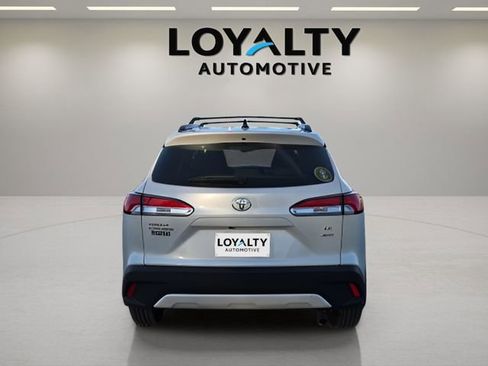 Used 2025 Toyota Corolla Cross LE w/ Moonroof Package image 4
