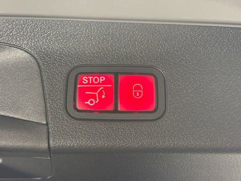 Used 2024 Mercedes-Benz GLS 450 4MATIC image 35