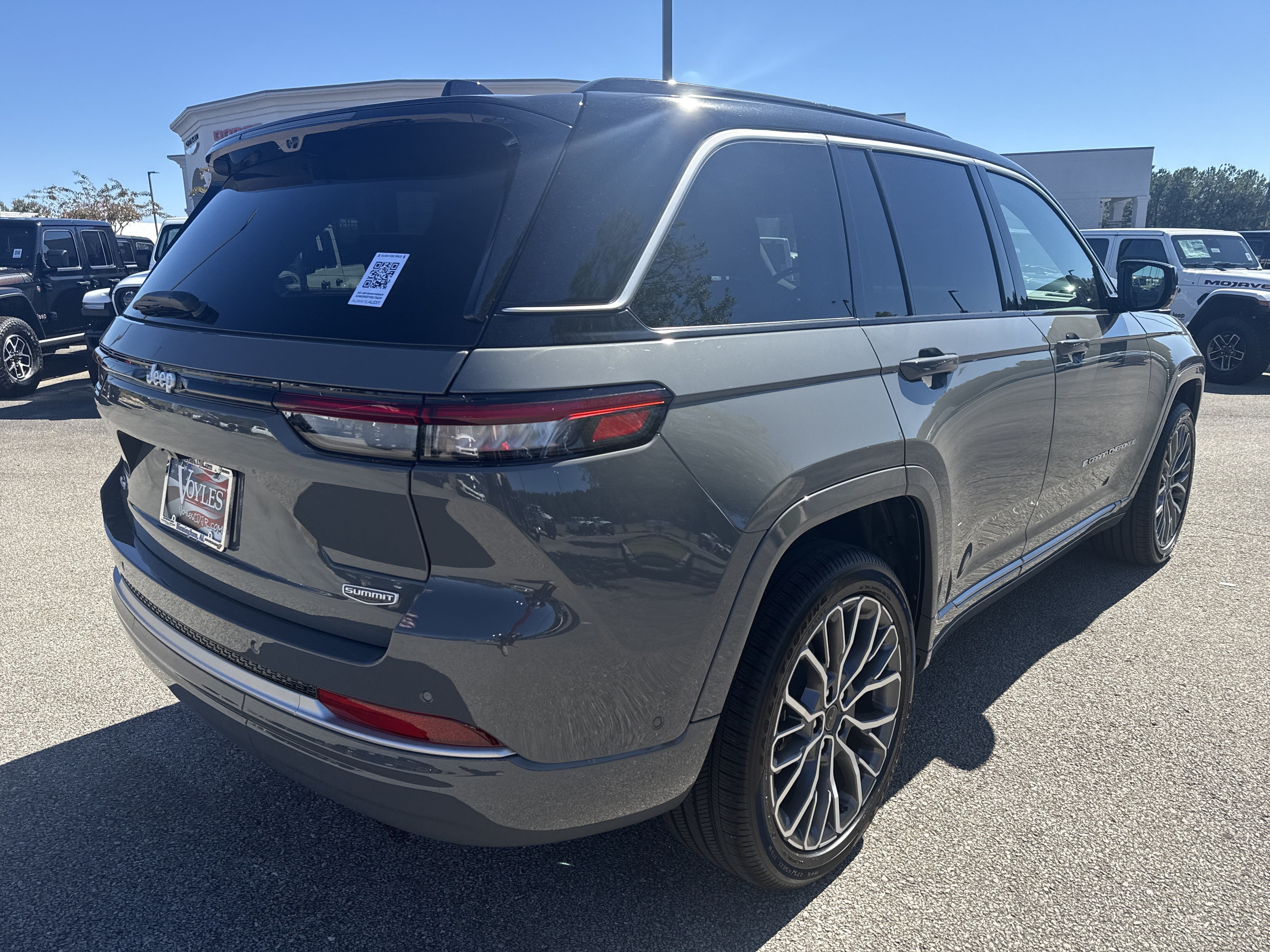 New 2027 Jeep Grand Cherokee Summit AWD/4WD image 7