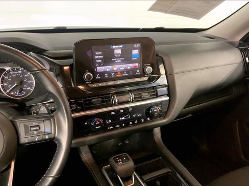 Used 2025 Nissan Pathfinder SV AWD/4WD image 6
