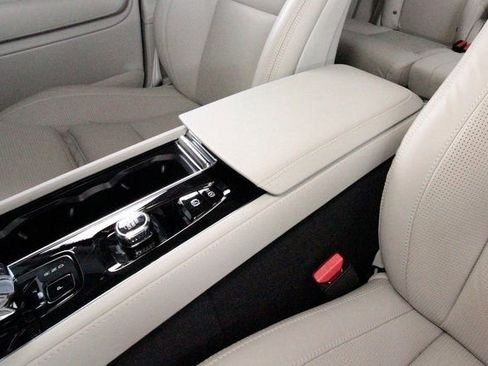 Used 2025 Volvo XC90 B6 Ultra w/ Protection Package image 12