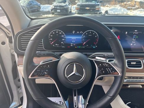 Used 2025 Mercedes-Benz GLS 450 4MATIC image 29