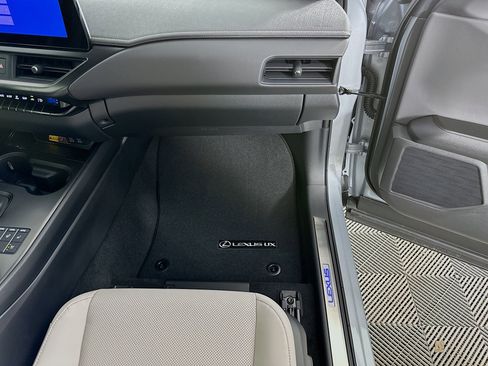 New 2025 Lexus UX 300h AWD image 33