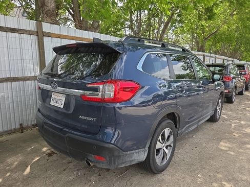 Used 2025 Subaru Ascent Premium image 8