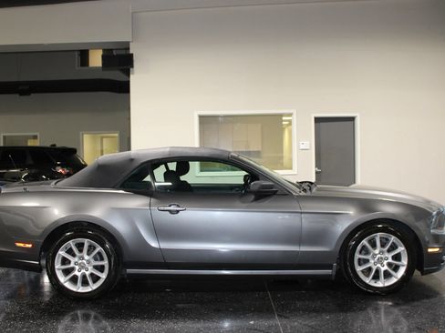 Used 2014 Ford Mustang Convertible RWD image 2