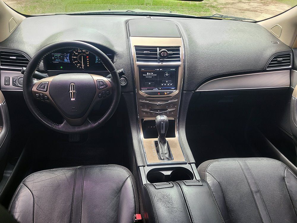 Used 2011 Lincoln MKX 2WD image 29