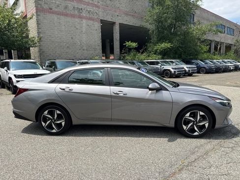 Used 2023 Hyundai Elantra SEL w/ Convenience Package FWD image 16