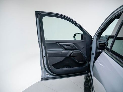 New 2025 Chevrolet Silverado EV LT image 22