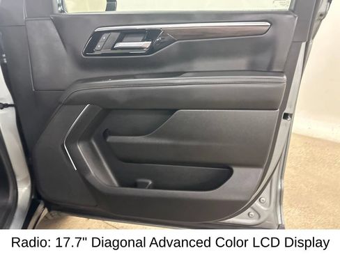 Used 2025 Chevrolet Suburban Z71 AWD/4WD image 21