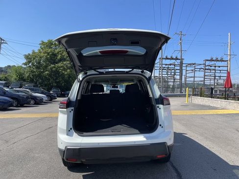 Used 2024 Nissan Rogue S FWD image 13