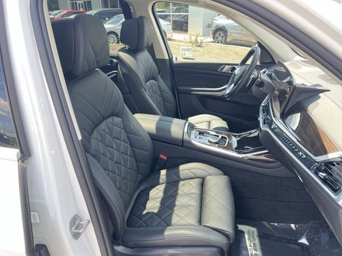 Used 2024 BMW X7 xDrive40i w/ Premium Package AWD/4WD image 28