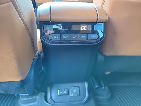 New 2026 Toyota Highlander Platinum AWD/4WD image 13
