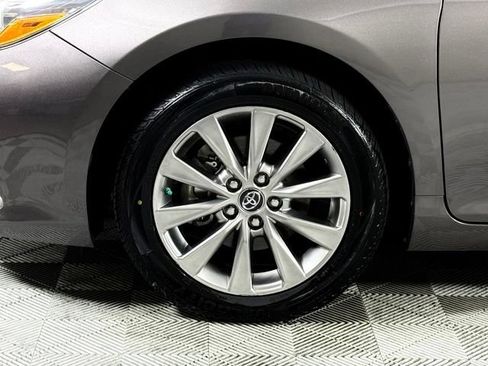 Used 2017 Toyota Camry XLE w/ Moonroof Package FWD image 12